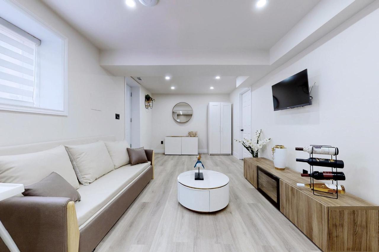 Stunning 2Br Lower Level Unit ヴォーン エクステリア 写真