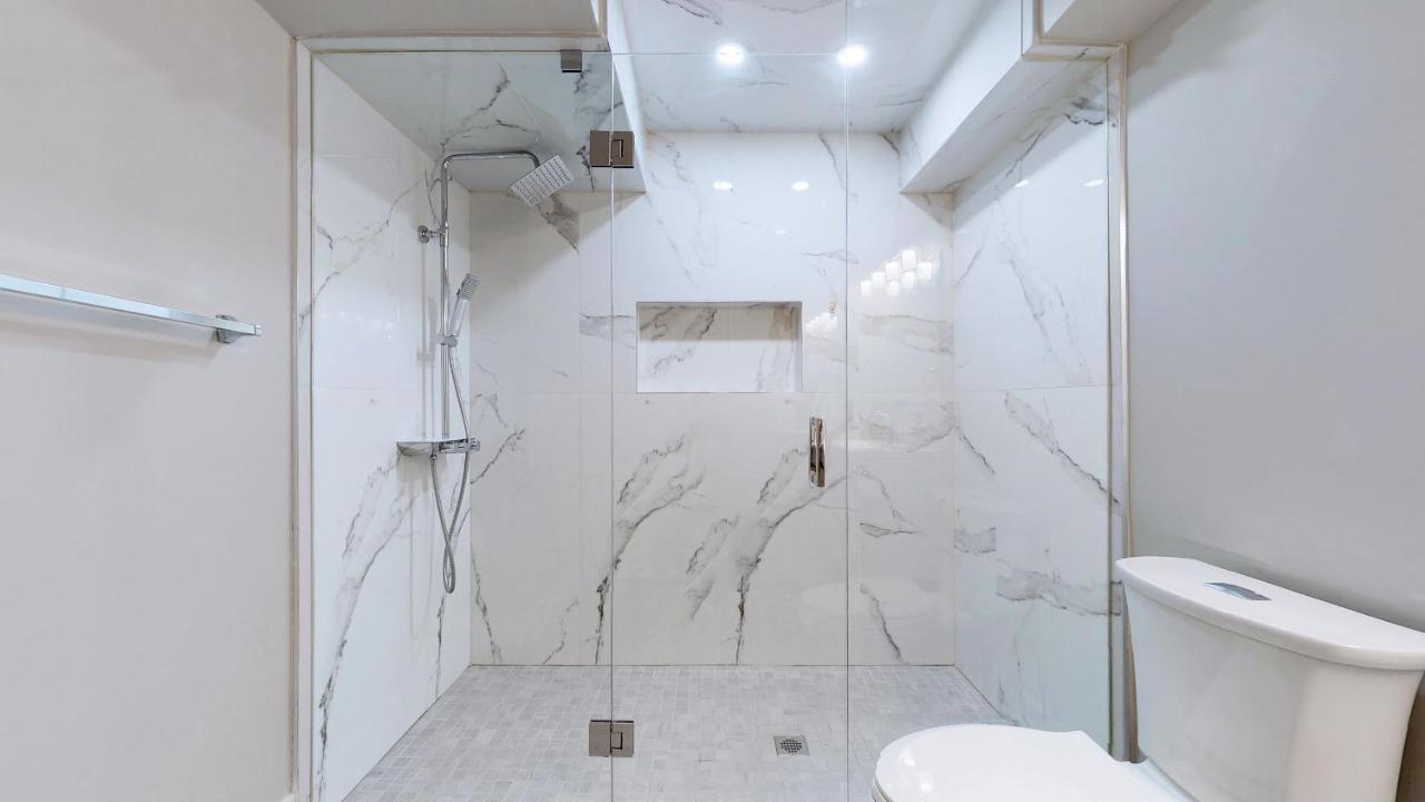 Stunning 2Br Lower Level Unit ヴォーン エクステリア 写真