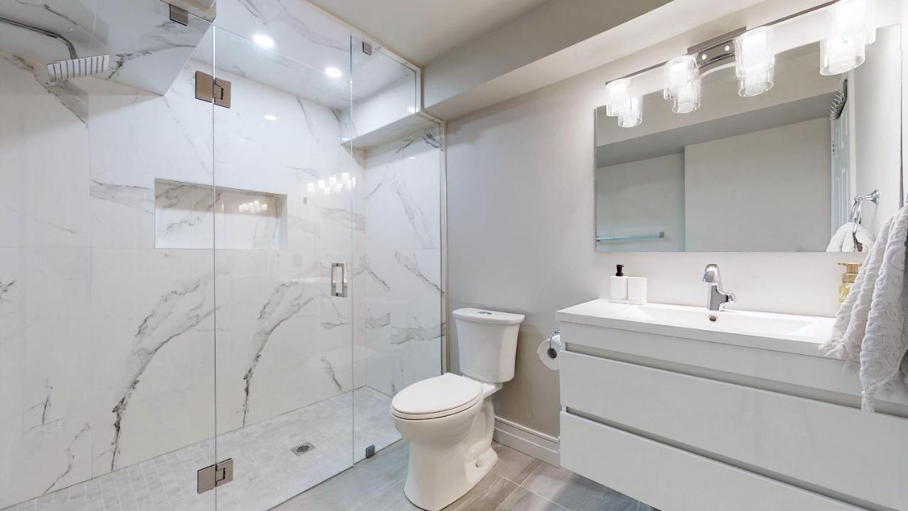 Stunning 2Br Lower Level Unit ヴォーン エクステリア 写真