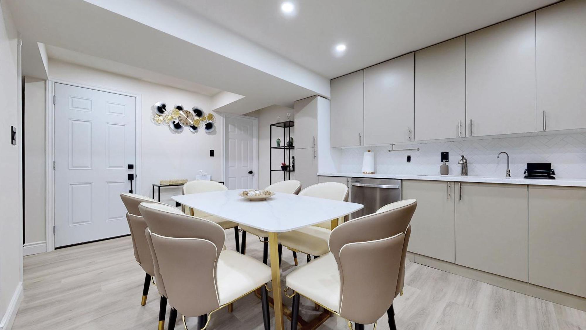 Stunning 2Br Lower Level Unit ヴォーン エクステリア 写真